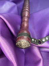 Load image into Gallery viewer, Baton: Purpleheart with Hammered Conch
