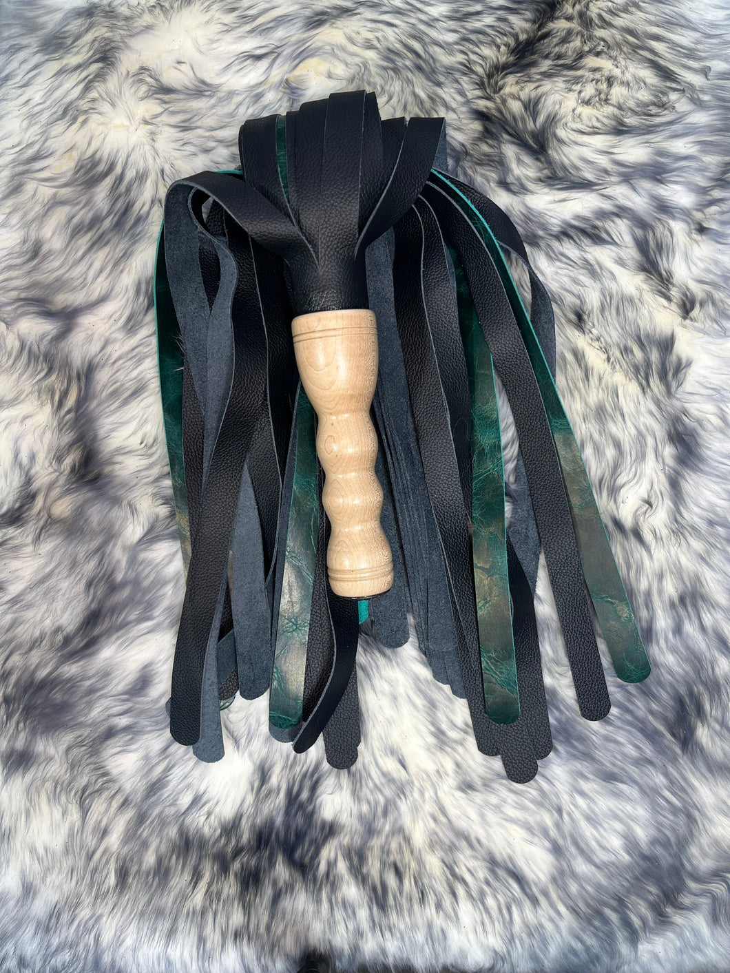 Flogger: Black & Turquoise Mop, Ribbed Maple Handle